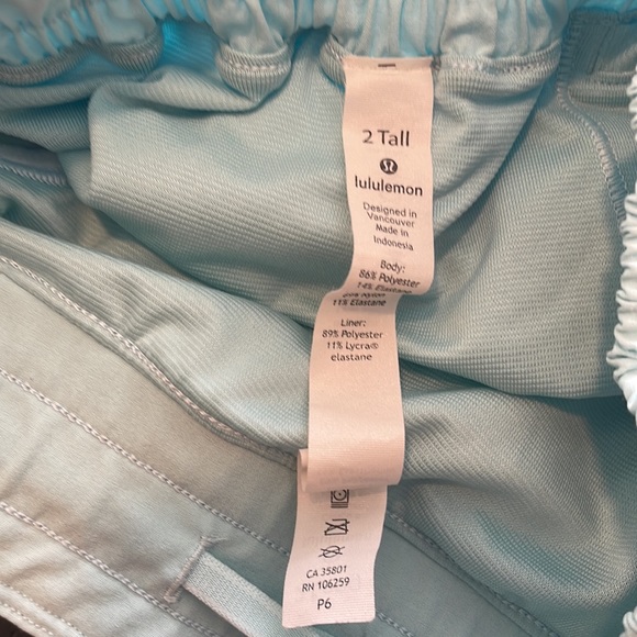 lululemon hotty hot size 2 Tall 4 in inseam - Picture 3 of 5